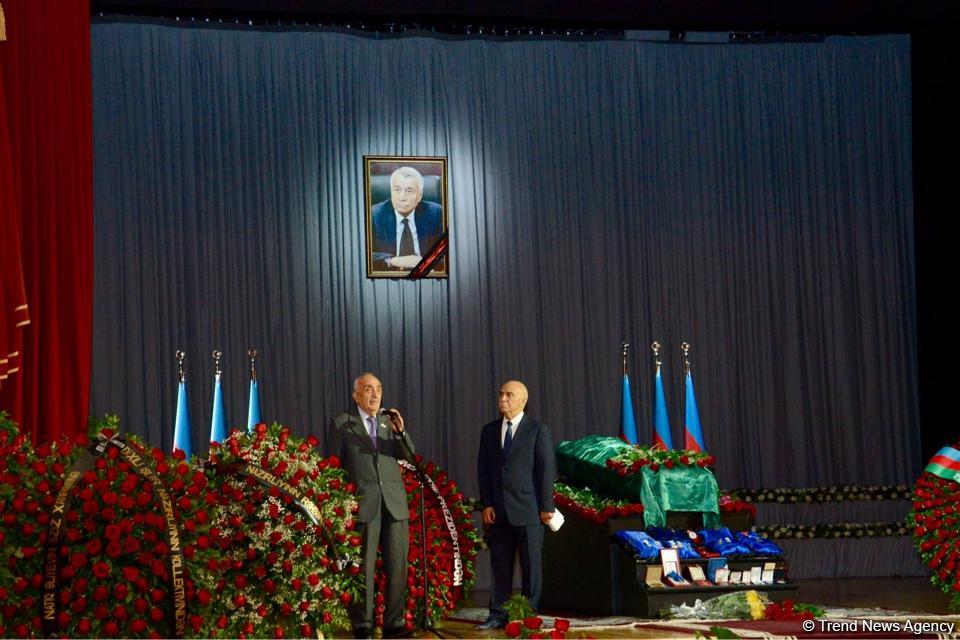 Energetika naziri Natiq Əliyevlə vida mərasimi keçirilib (FOTO) (YENİLƏNİB)