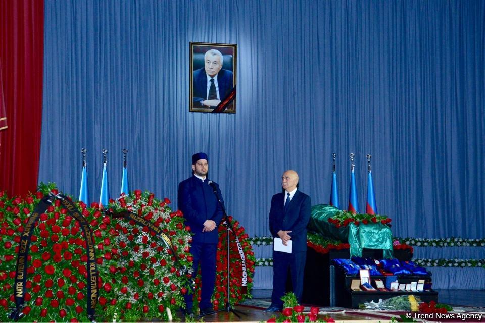 Energetika naziri Natiq Əliyevlə vida mərasimi keçirilib (FOTO) (YENİLƏNİB)