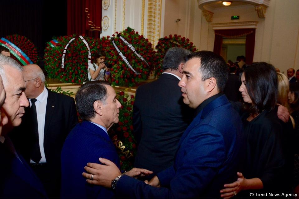 Energetika naziri Natiq Əliyevlə vida mərasimi keçirilib (FOTO) (YENİLƏNİB)