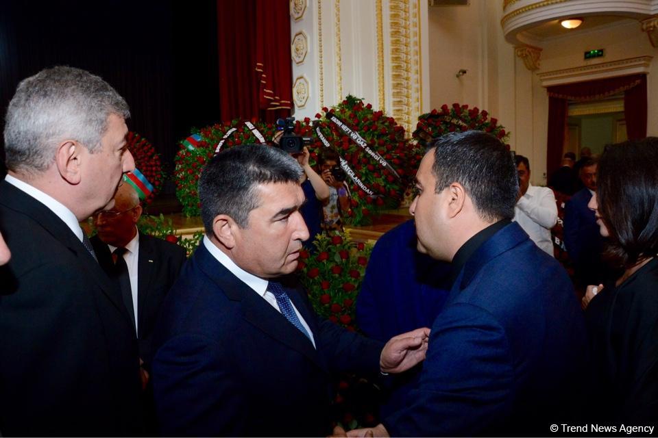Energetika naziri Natiq Əliyevlə vida mərasimi keçirilib (FOTO) (YENİLƏNİB)