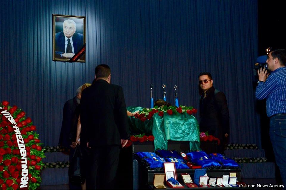 Energetika naziri Natiq Əliyevlə vida mərasimi keçirilib (FOTO) (YENİLƏNİB)