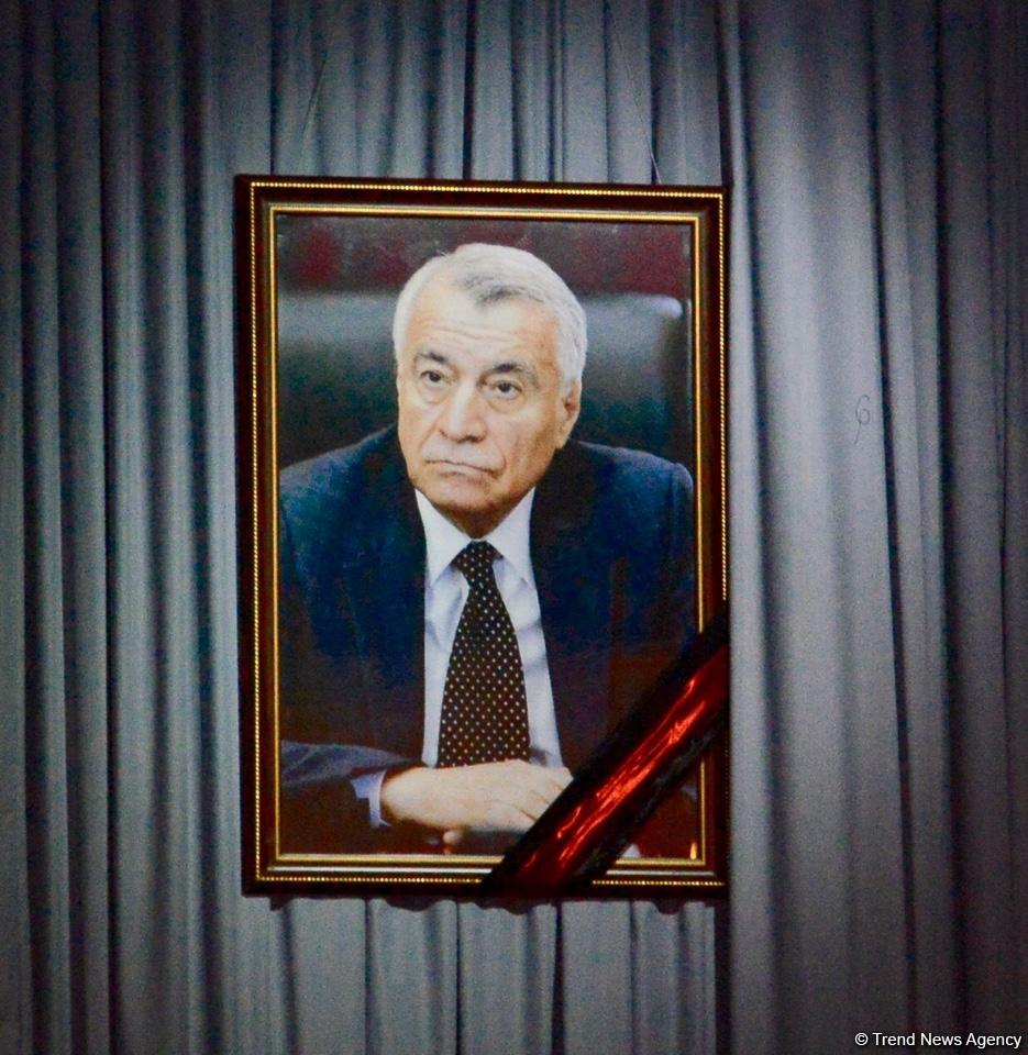 Energetika naziri Natiq Əliyevlə vida mərasimi keçirilib (FOTO) (YENİLƏNİB)