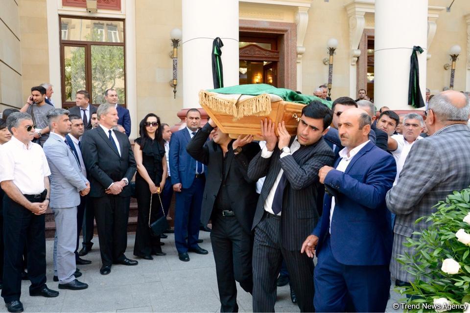 Energetika naziri Natiq Əliyevlə vida mərasimi keçirilib (FOTO) (YENİLƏNİB)