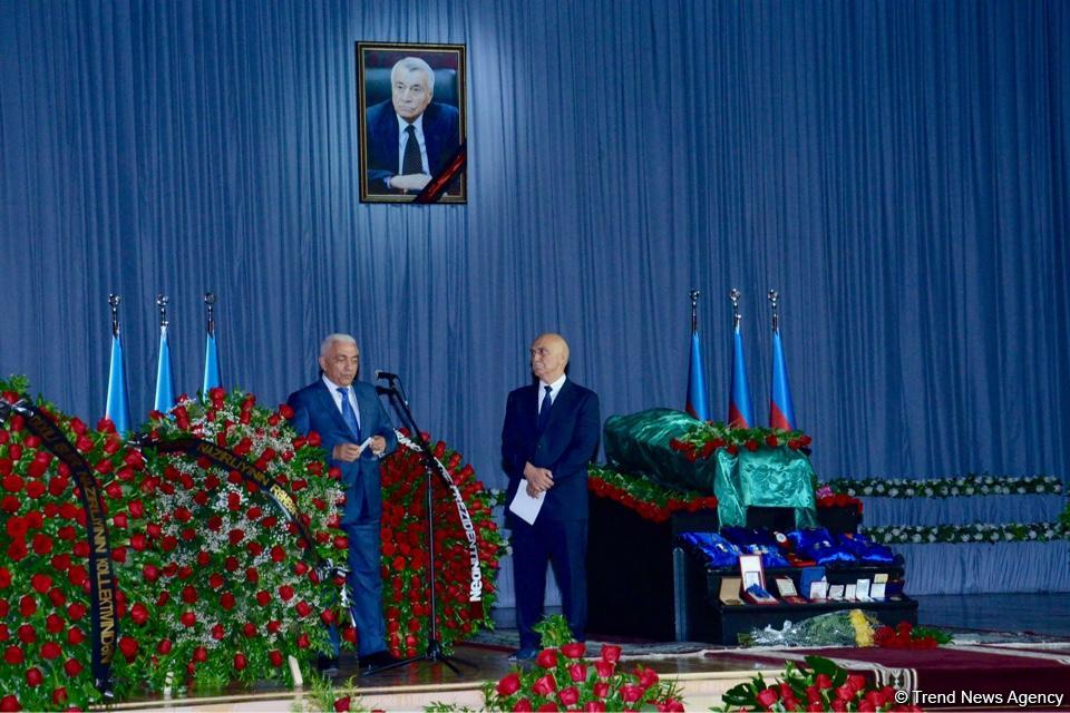 Energetika naziri Natiq Əliyevlə vida mərasimi keçirilib (FOTO) (YENİLƏNİB)