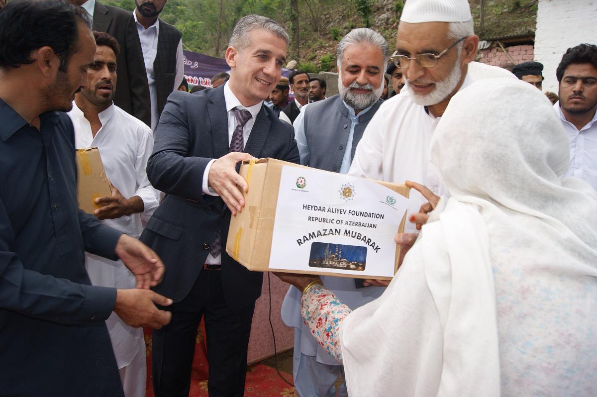 Heydər Əliyev Fondu tərəfindən Pakistanda Ramazan ayı ilə əlaqədar bayram sovqatları təqdim olunub (FOTO)