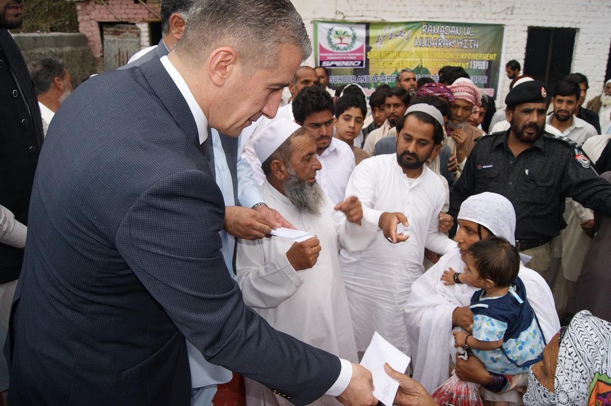 Heydər Əliyev Fondu tərəfindən Pakistanda Ramazan ayı ilə əlaqədar bayram sovqatları təqdim olunub (FOTO)