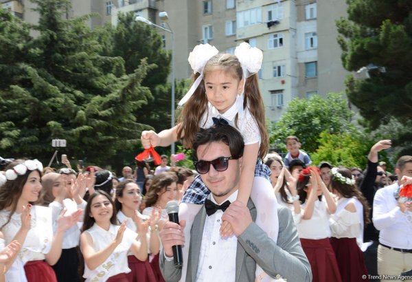 "Son zəng"i çalınanlar (FOTOSESSİYA)