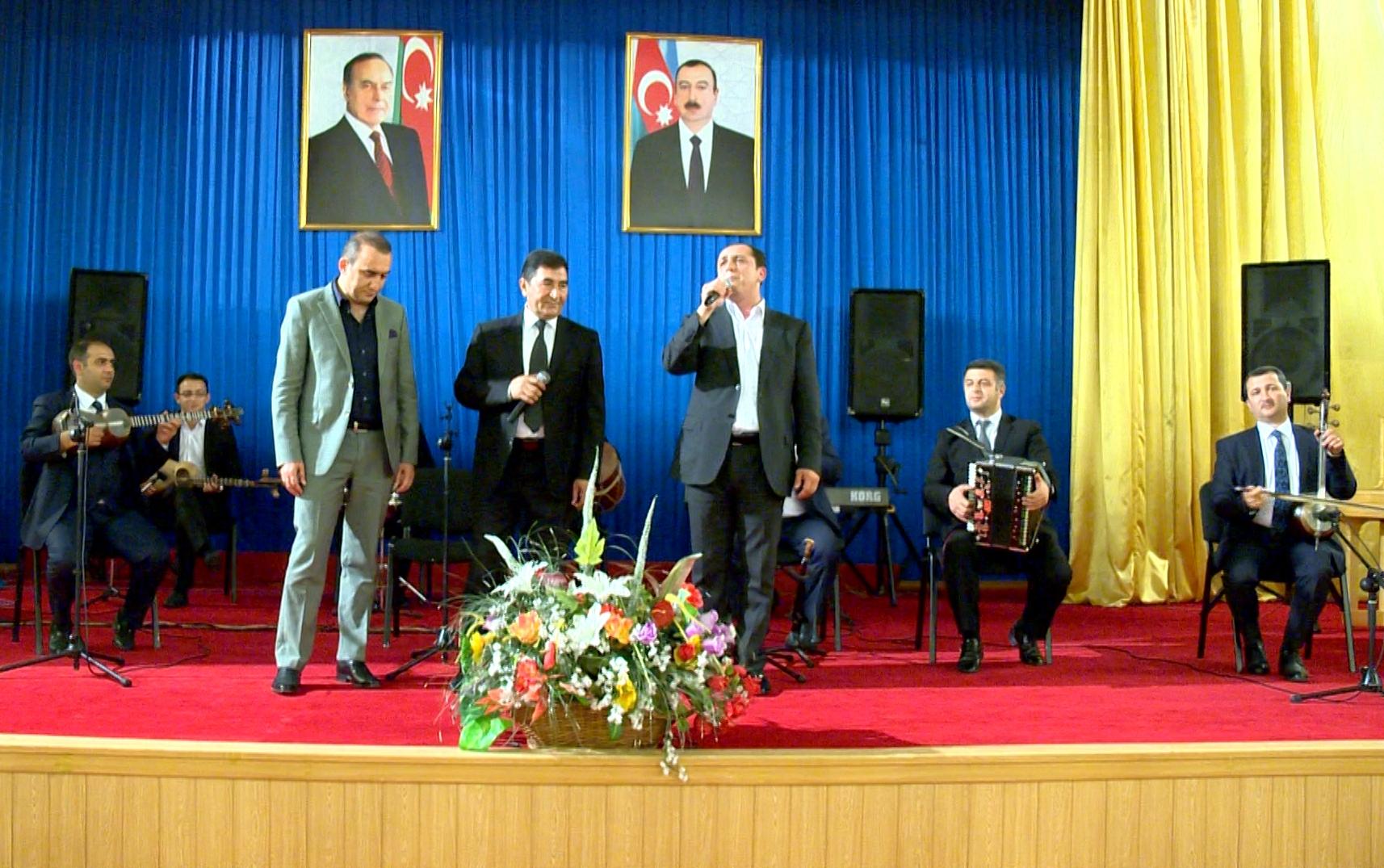 Ağsuda Qurtuluş gününə həsr olunmuş konsert keçirilib (FOTO)