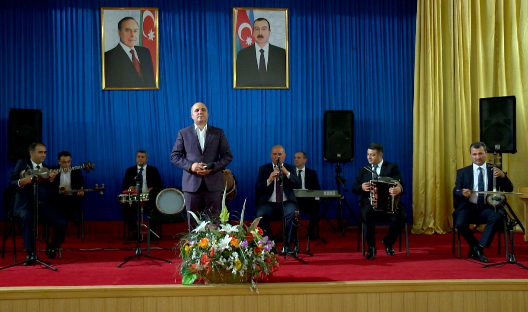 Ağsuda Qurtuluş gününə həsr olunmuş konsert keçirilib (FOTO)