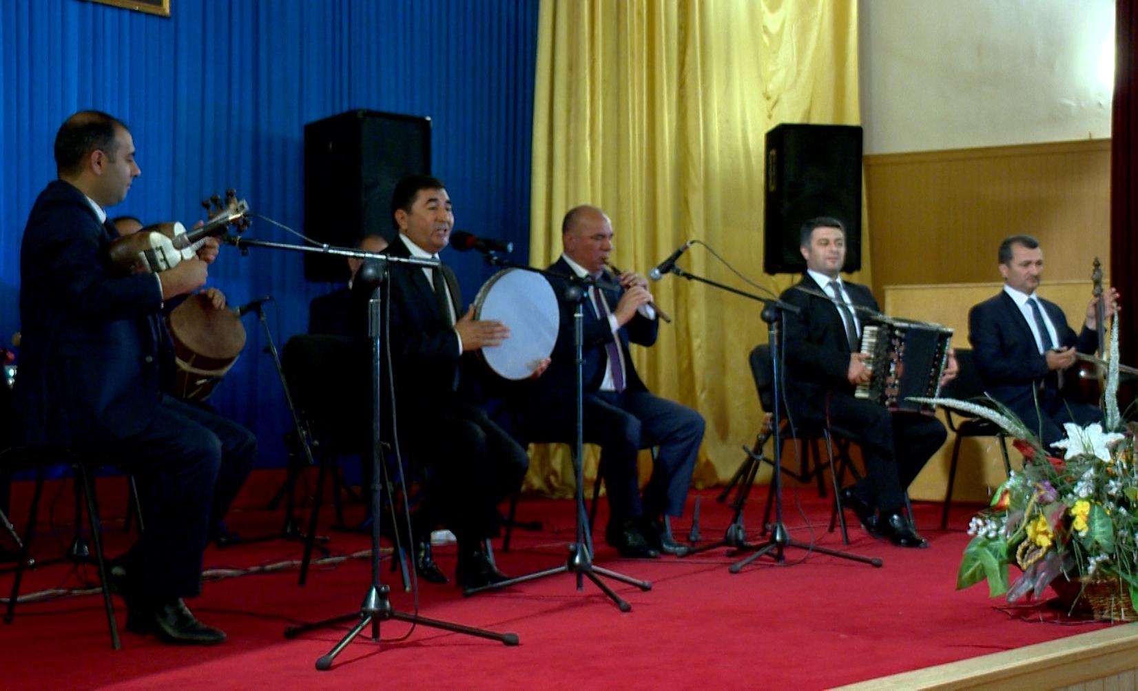 Ağsuda Qurtuluş gününə həsr olunmuş konsert keçirilib (FOTO)