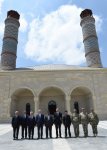 Prezident İlham Əliyev Cocuq Mərcanlıda tikilmiş məsciddə yaradılan şəraitlə tanış olub (FOTO)