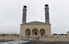 Prezident İlham Əliyev Cocuq Mərcanlıda tikilmiş məsciddə yaradılan şəraitlə tanış olub (FOTO)