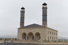 Prezident İlham Əliyev Cocuq Mərcanlıda tikilmiş məsciddə yaradılan şəraitlə tanış olub (FOTO)