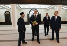 Prezident İlham Əliyev Cocuq Mərcanlıda tikilmiş məsciddə yaradılan şəraitlə tanış olub (FOTO)