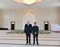 Prezident İlham Əliyev Cocuq Mərcanlıda tikilmiş məsciddə yaradılan şəraitlə tanış olub (FOTO)