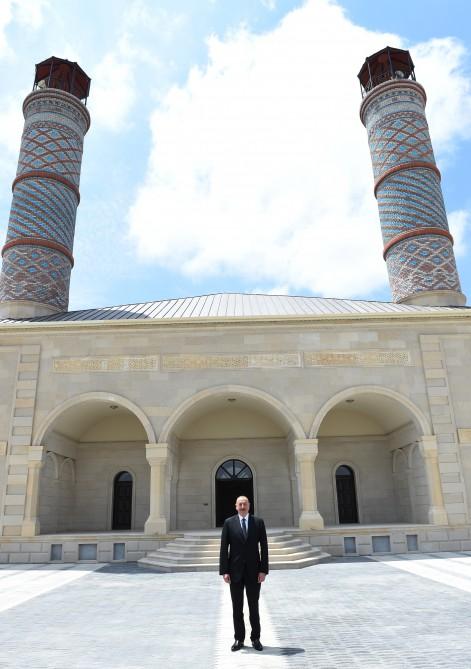 Prezident İlham Əliyev Cocuq Mərcanlıda tikilmiş məsciddə yaradılan şəraitlə tanış olub (FOTO)