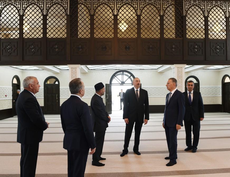 Prezident İlham Əliyev Cocuq Mərcanlıda tikilmiş məsciddə yaradılan şəraitlə tanış olub (FOTO)