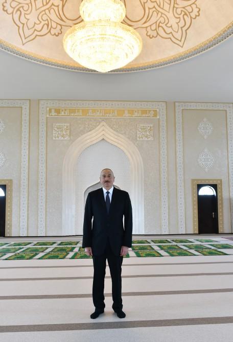 Prezident İlham Əliyev Cocuq Mərcanlıda tikilmiş məsciddə yaradılan şəraitlə tanış olub (FOTO)