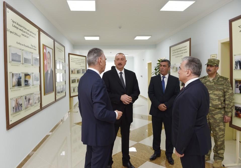 Prezident İlham Əliyev Cocuq Mərcanlıda yeni inşa olunan məktəblə tanış olub (FOTO)