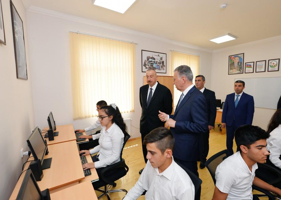 Prezident İlham Əliyev Cocuq Mərcanlıda yeni inşa olunan məktəblə tanış olub (FOTO)