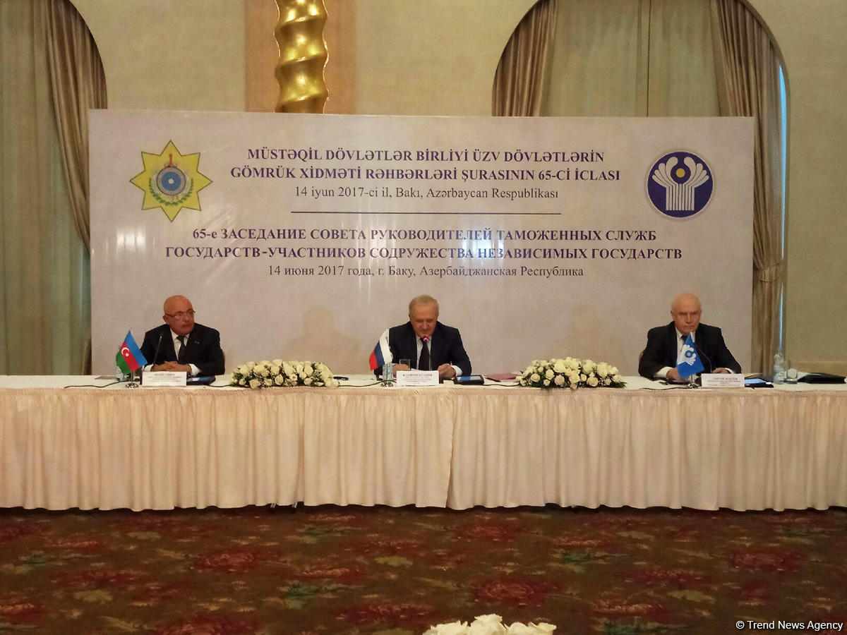 Gömrük orqanlarının vəzifəli şəxslərinin fəaliyyət qaydası müəyyən olundu (FOTO)
