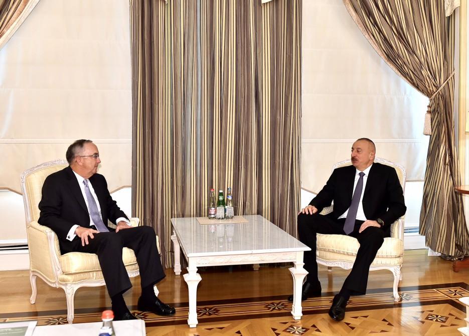 Prezident İlham Əliyev ABŞ-ın “John Deere” şirkətinin sədri və baş icraçı direktorunu qəbul edib (YENİLƏNİB)
