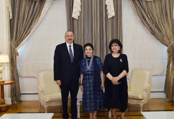Prezident İlham Əliyev Xalq Artisti Fidan Qasımovaya “İstiqlal” ordeni təqdim edib (FOTO) (YENİLƏNİB)