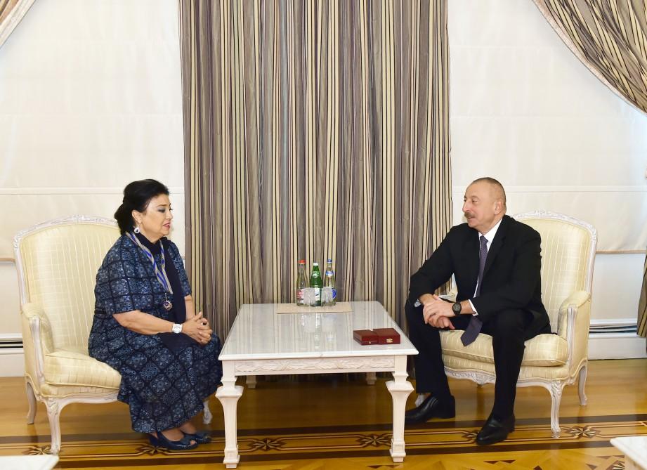 Prezident İlham Əliyev Xalq Artisti Fidan Qasımovaya “İstiqlal” ordeni təqdim edib (FOTO) (YENİLƏNİB)