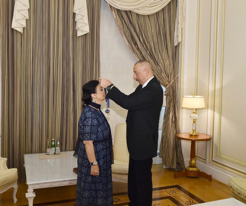Prezident İlham Əliyev Xalq Artisti Fidan Qasımovaya “İstiqlal” ordeni təqdim edib (FOTO) (YENİLƏNİB)