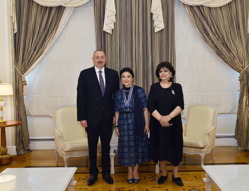 Prezident İlham Əliyev Xalq Artisti Fidan Qasımovaya “İstiqlal” ordeni təqdim edib (FOTO) (YENİLƏNİB)
