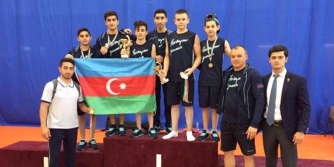 İdman gimnastlarımız Macarıstandan medallarla qayıdırlar