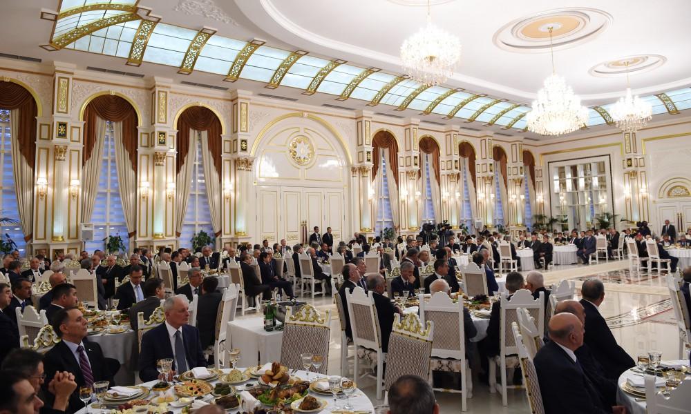 Prezident İlham Əliyev müqəddəs Ramazan ayı münasibətilə iftar mərasimində iştirak edib (FOTO) (Yenilənib 2)