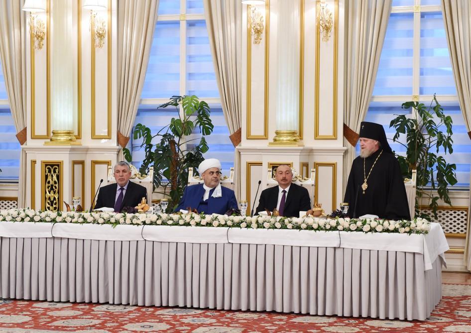 Prezident İlham Əliyev müqəddəs Ramazan ayı münasibətilə iftar mərasimində iştirak edib (FOTO) (Yenilənib 2)