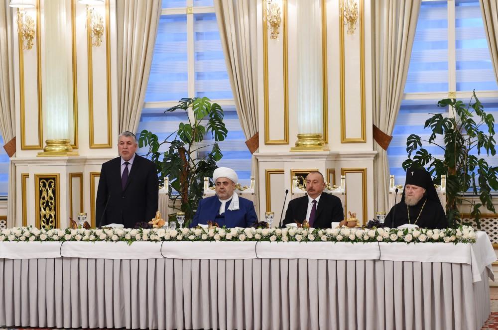 Prezident İlham Əliyev müqəddəs Ramazan ayı münasibətilə iftar mərasimində iştirak edib (FOTO) (Yenilənib 2)