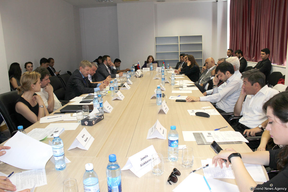 Bakıda ekspertlər Rusiya-Azərbaycan münasibətlərini müzakirə edir (FOTO)