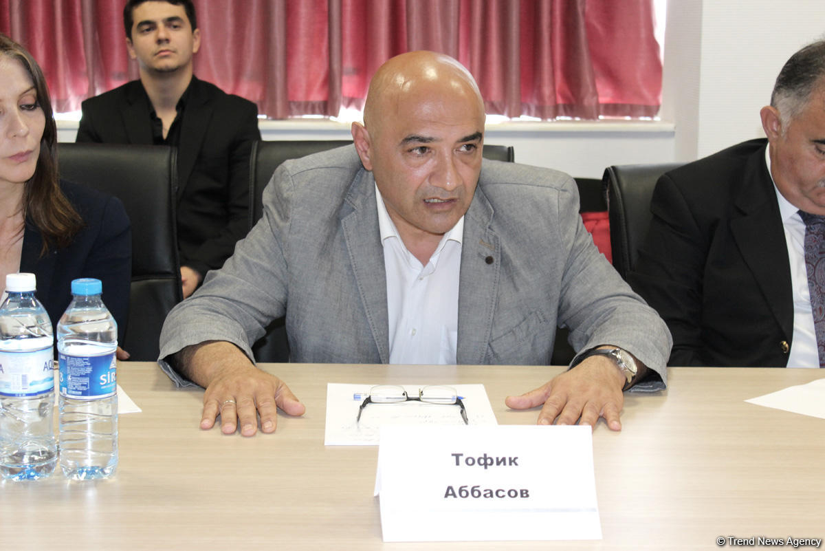Bakıda ekspertlər Rusiya-Azərbaycan münasibətlərini müzakirə edir (FOTO)