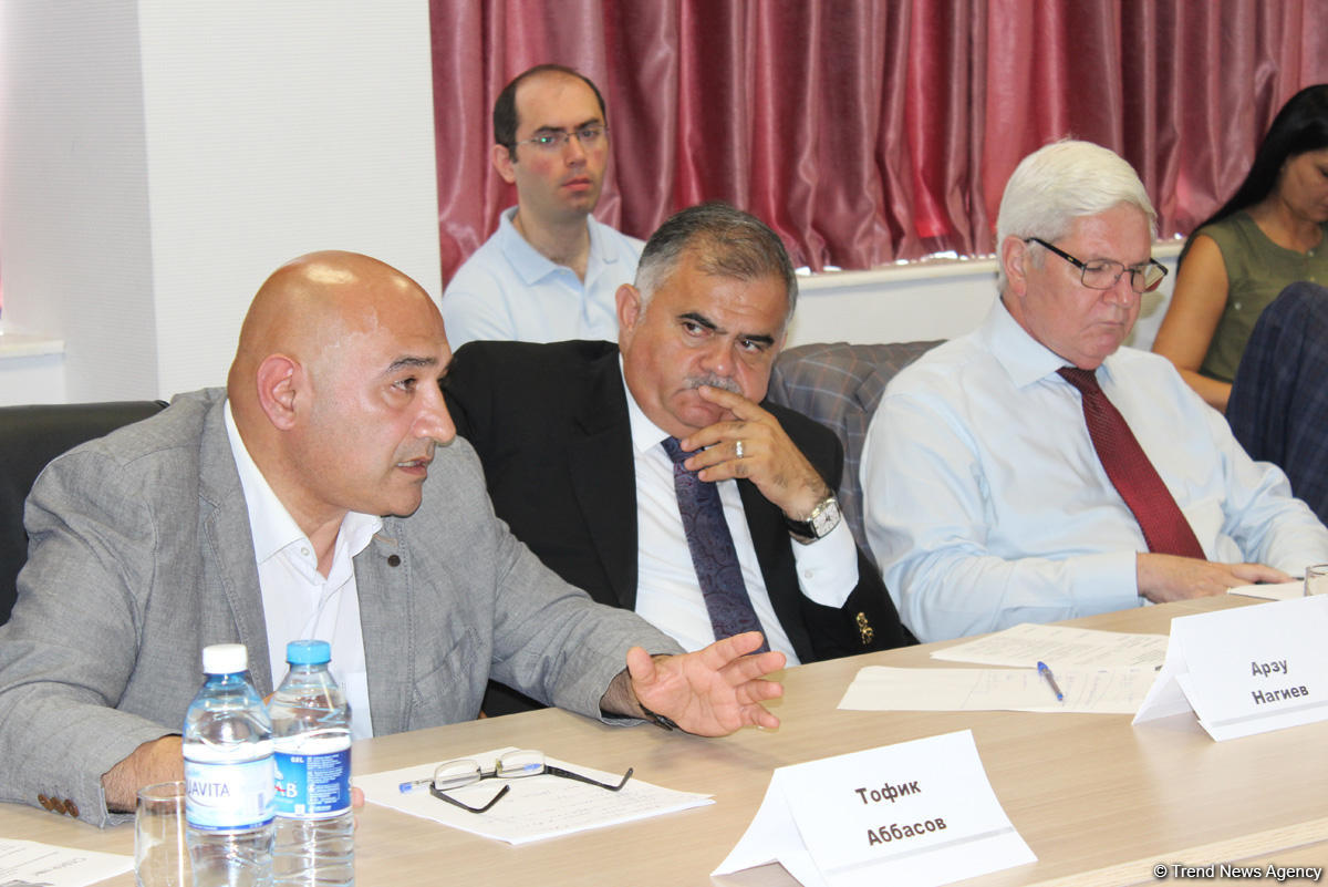 Bakıda ekspertlər Rusiya-Azərbaycan münasibətlərini müzakirə edir (FOTO)