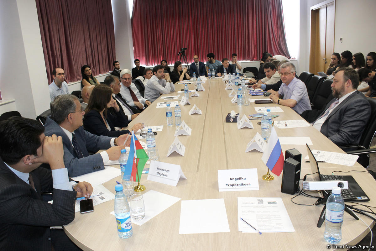 Bakıda ekspertlər Rusiya-Azərbaycan münasibətlərini müzakirə edir (FOTO)