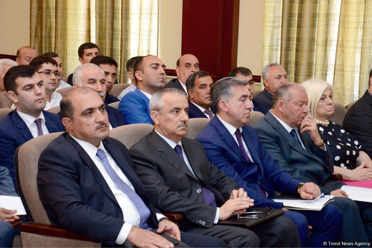 Əli Əhmədov: Azərbaycanda iqtisadi sahədə köklü islahatlar nəzərdə tutulub (FOTO)