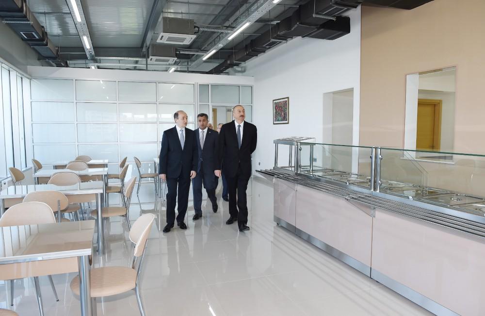 Prezident İlham Əliyev Nərimanov Rayon Məhkəməsinin yeni inzibati binasının açılışında iştirak edib (YENİLƏNİB) (FOTO)