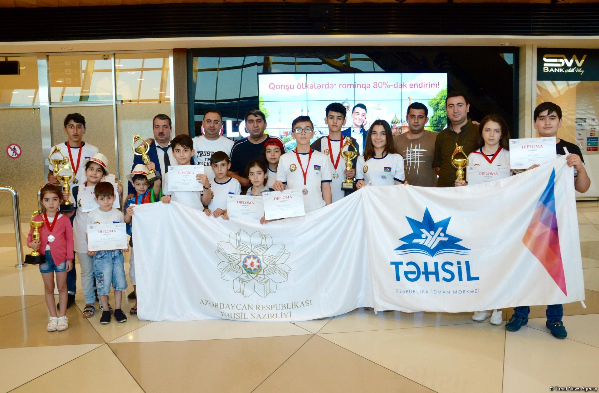 Məktəblilərimiz Avropa çempionatında 6 medal qazanıb (FOTO)