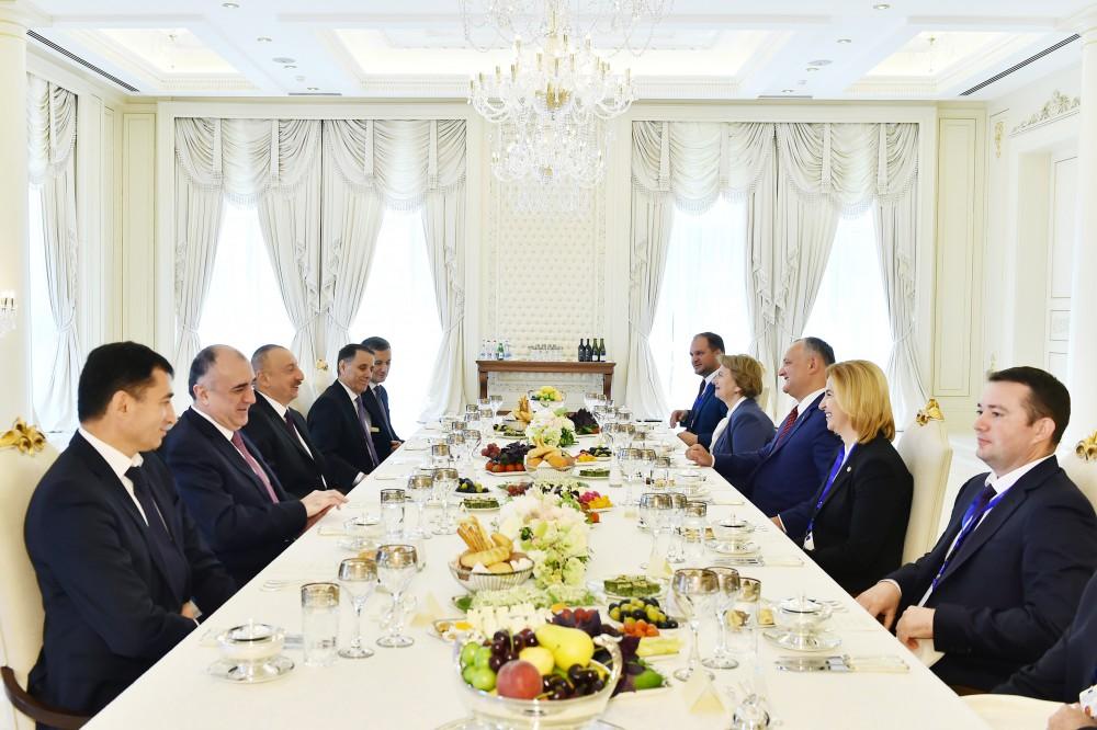 İlham Əliyevin adından Moldova Prezidentinin şərəfinə rəsmi nahar verilib