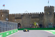 Formula 1 pilotlarının sınaq yürüşü (FOTOSESSİYA)