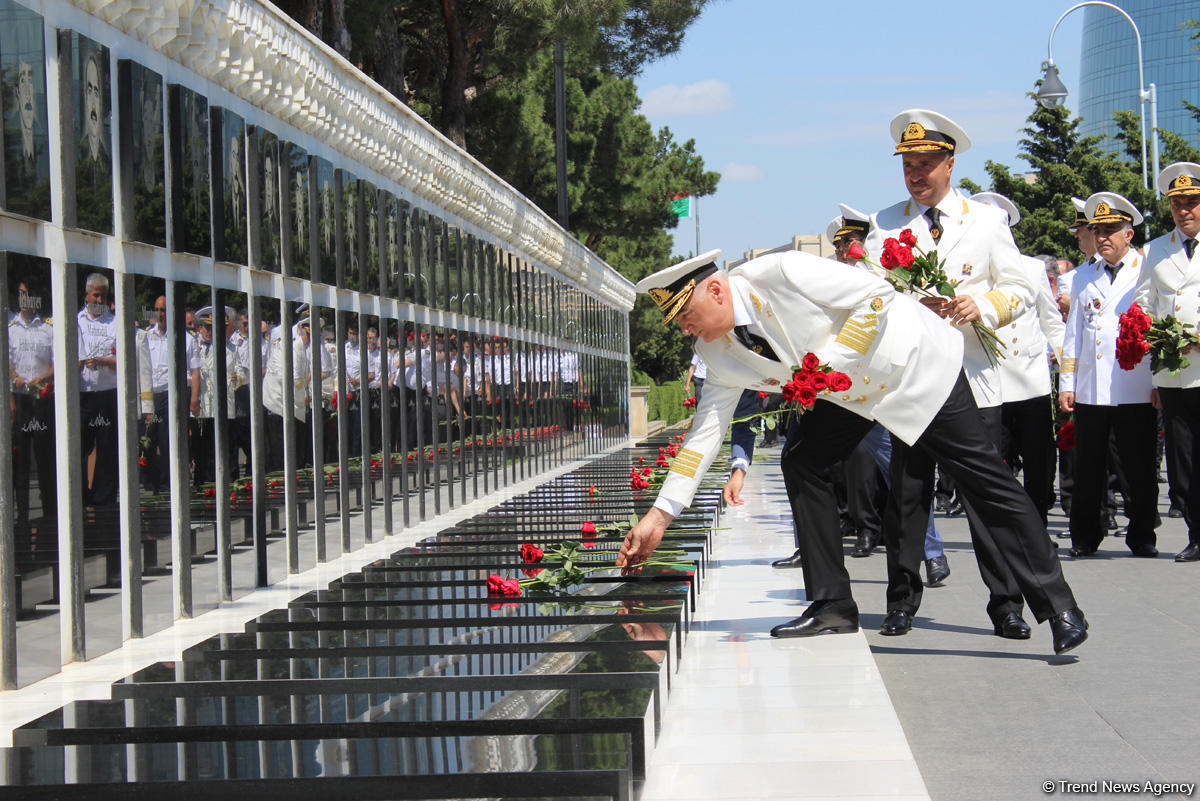 Dənizçilər peşə bayramlarını qeyd edirlər (FOTO)