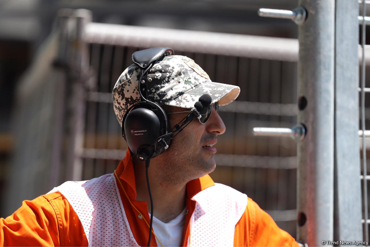Formula 1 pilotlarının sınaq yürüşü (FOTOSESSİYA)