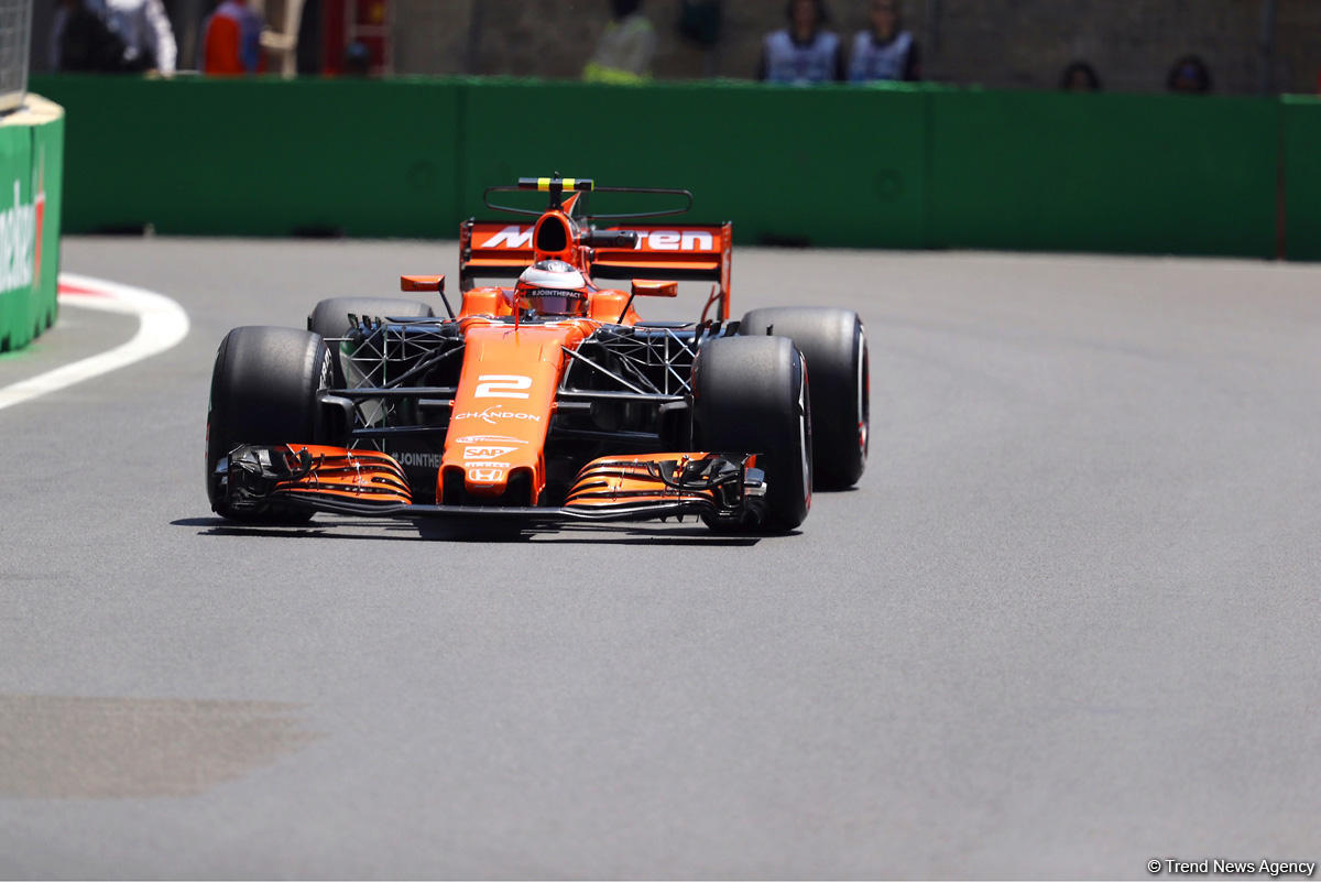 Formula 1 pilotlarının sınaq yürüşü (FOTOSESSİYA)