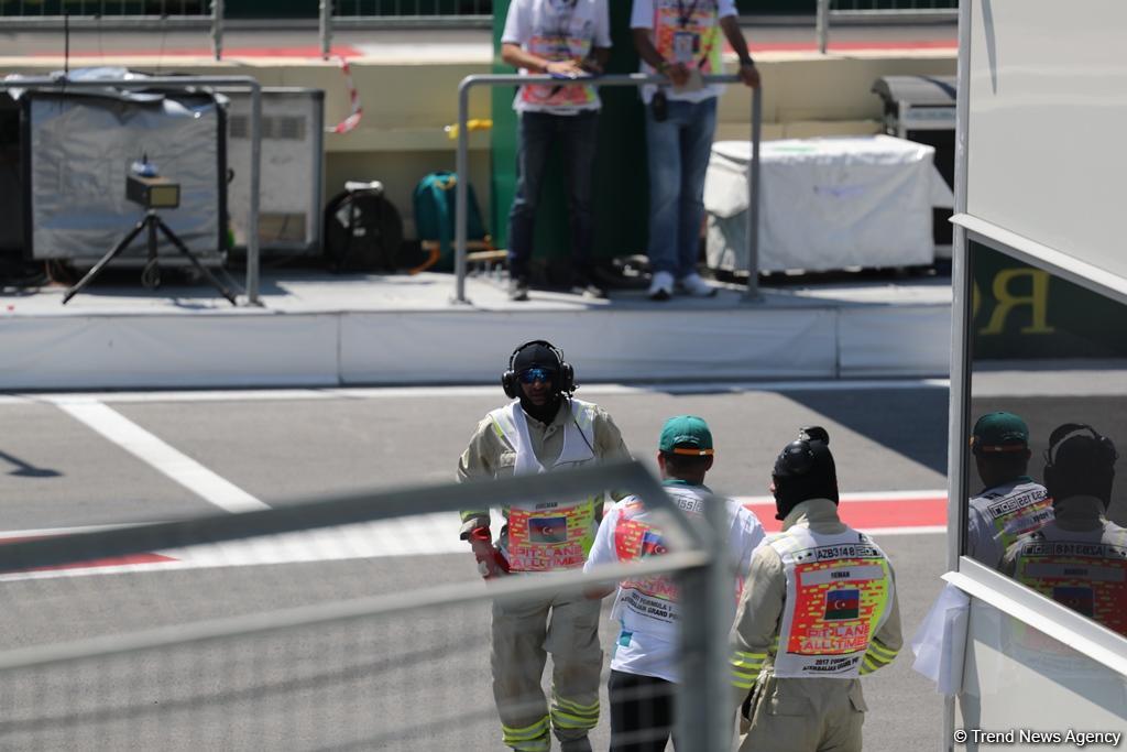 Bakıda Formula 2 pilotlarının sərbəst yürüşləri başlayıb (FOTO)