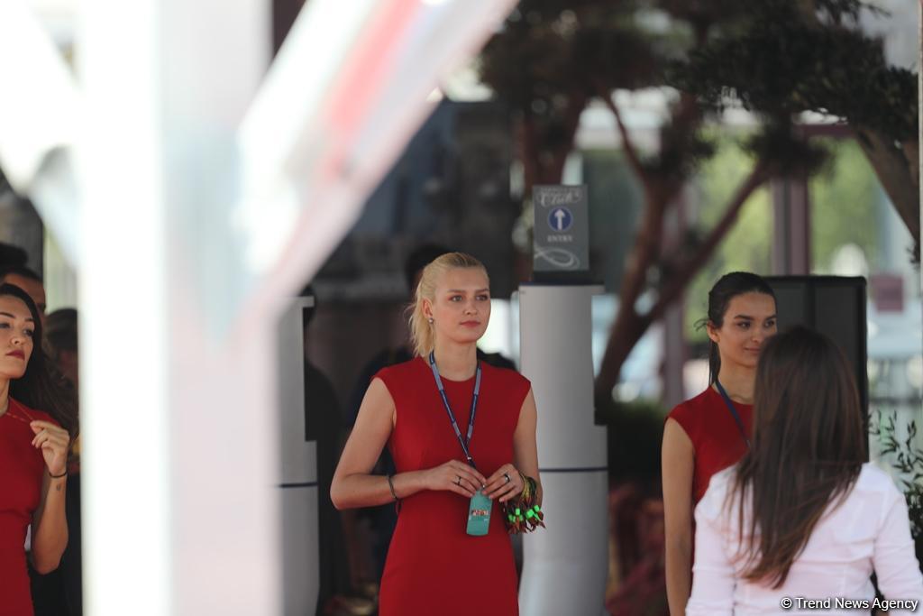 Bakıda Formula 2 pilotlarının sərbəst yürüşləri başlayıb (FOTO)