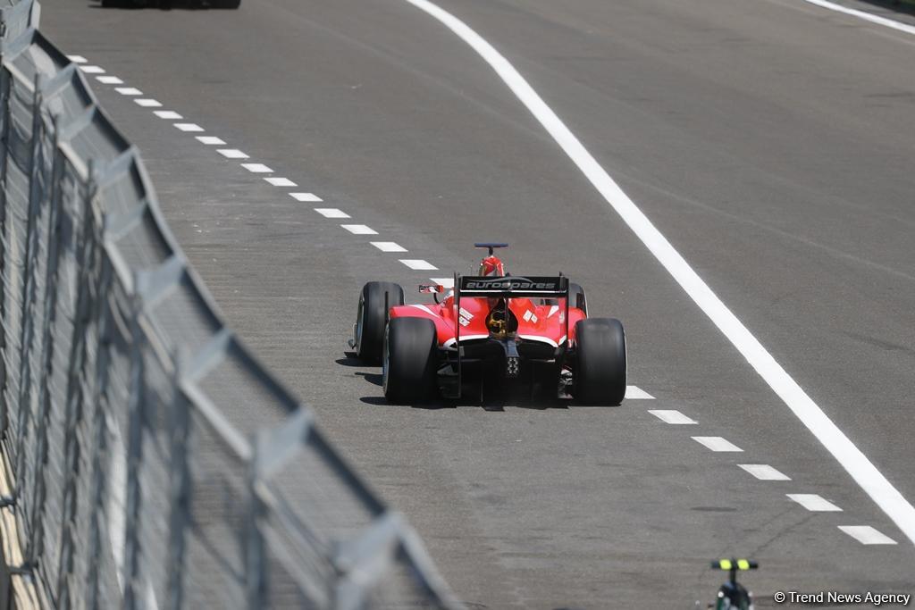 Bakıda Formula 2 pilotlarının sərbəst yürüşləri başlayıb (FOTO)