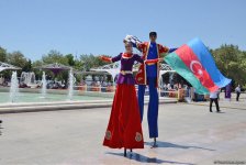 Bakıda "F1 Village" zonasında "Formula 1" pilotlarının avtoqraf-sessiyası FOTOLARDA